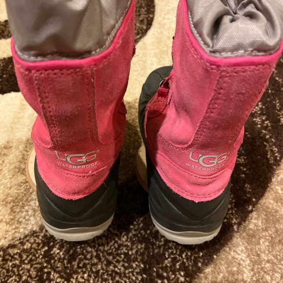 Girls Waterproof Ugg Boots - Picture 4 of 4